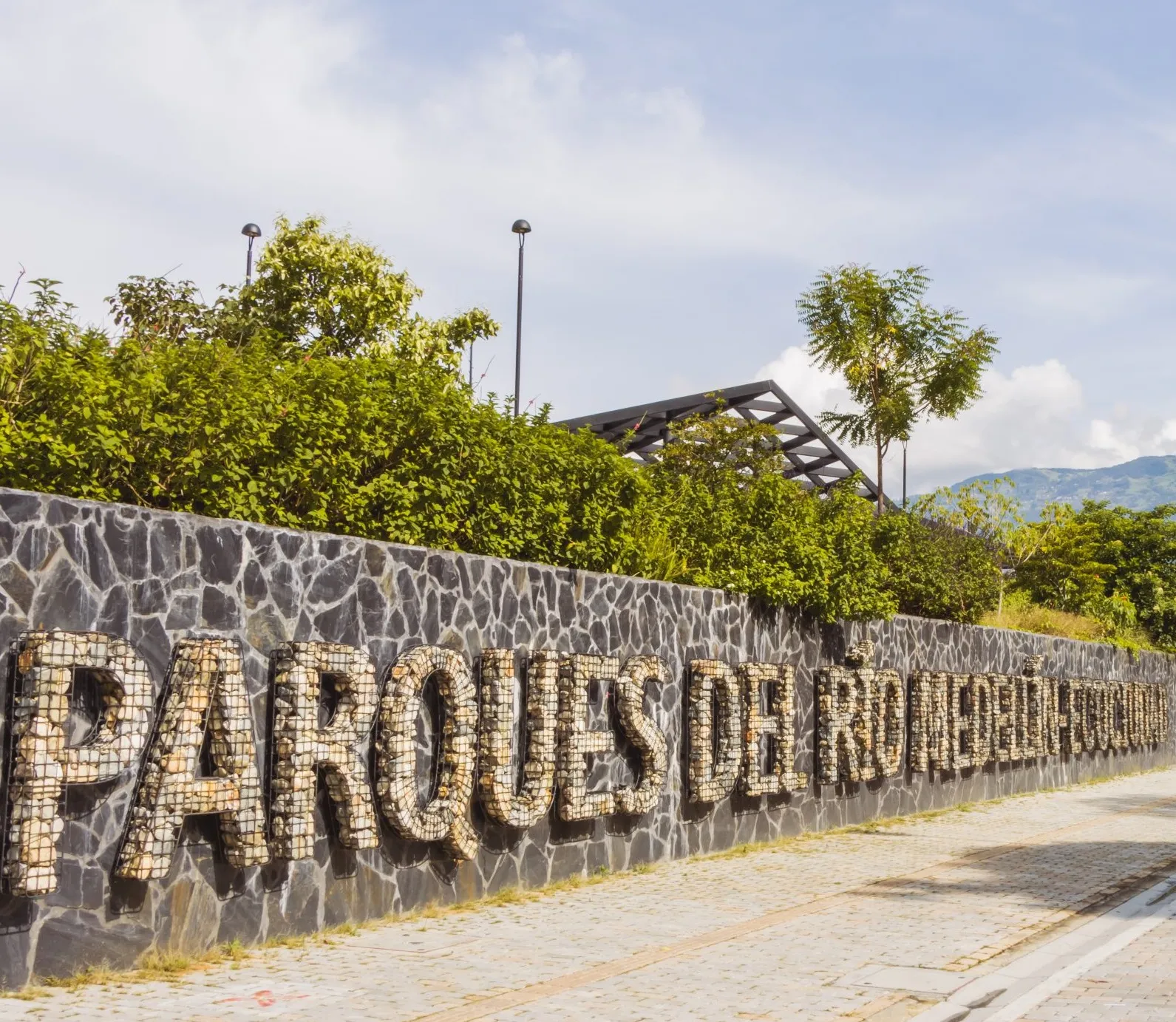 Parques del Río Medellín ♒: Conoce el proyecto que transformó la ciudad